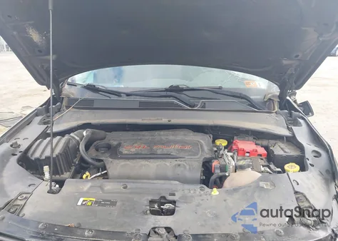 2019 Jeep Compass Trailhawk 4X4 z USA, uszkodzony, nr VIN 3C4NJDDB4KT683056